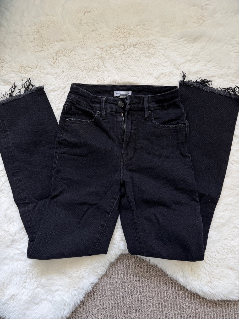 Good American Straight Leg Frayed Hem Jeans 00 - Black